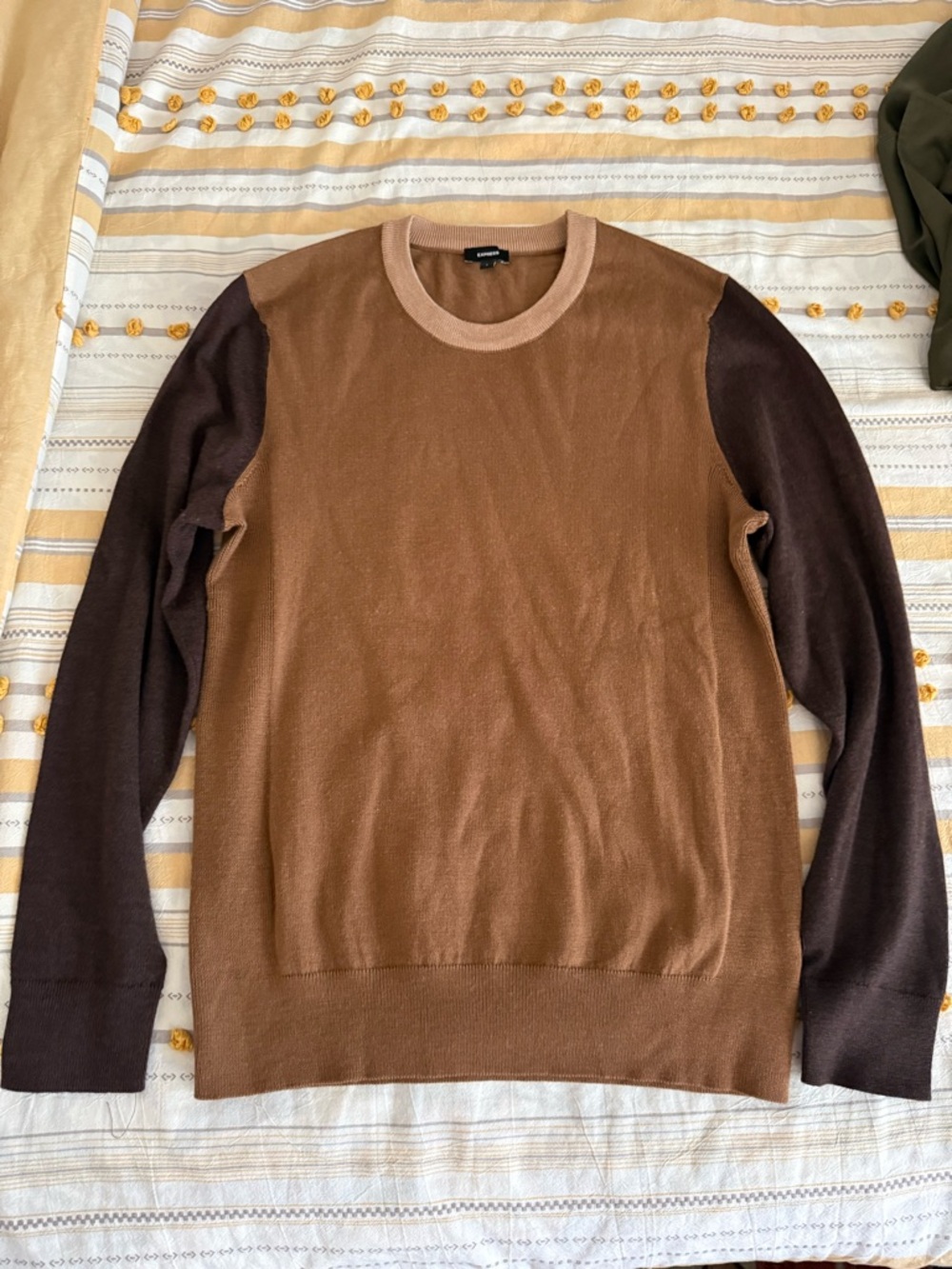 Express Men's Two-Tone Crewneck Sweater in Brown and Dark Brown